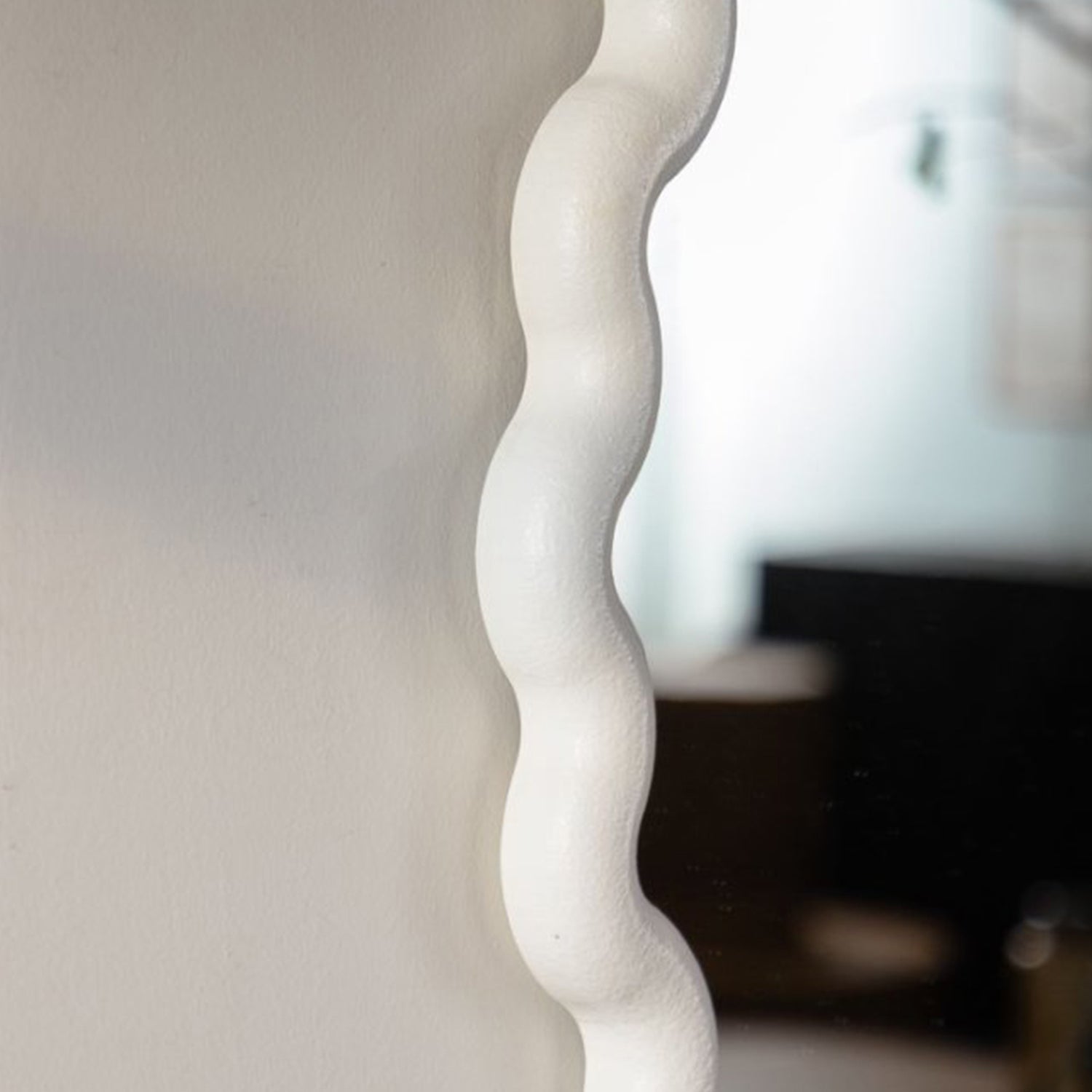 White Scalloped Round Wall Mirror For Living Room